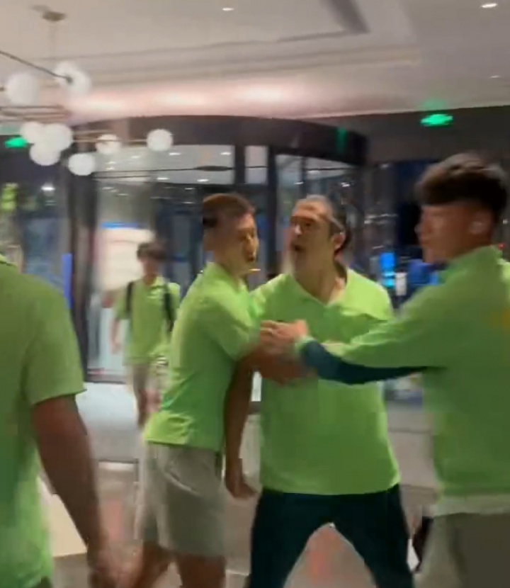 华体会入口-张玉宁就欠妥行为公开致歉：将铭记失利比分以自省