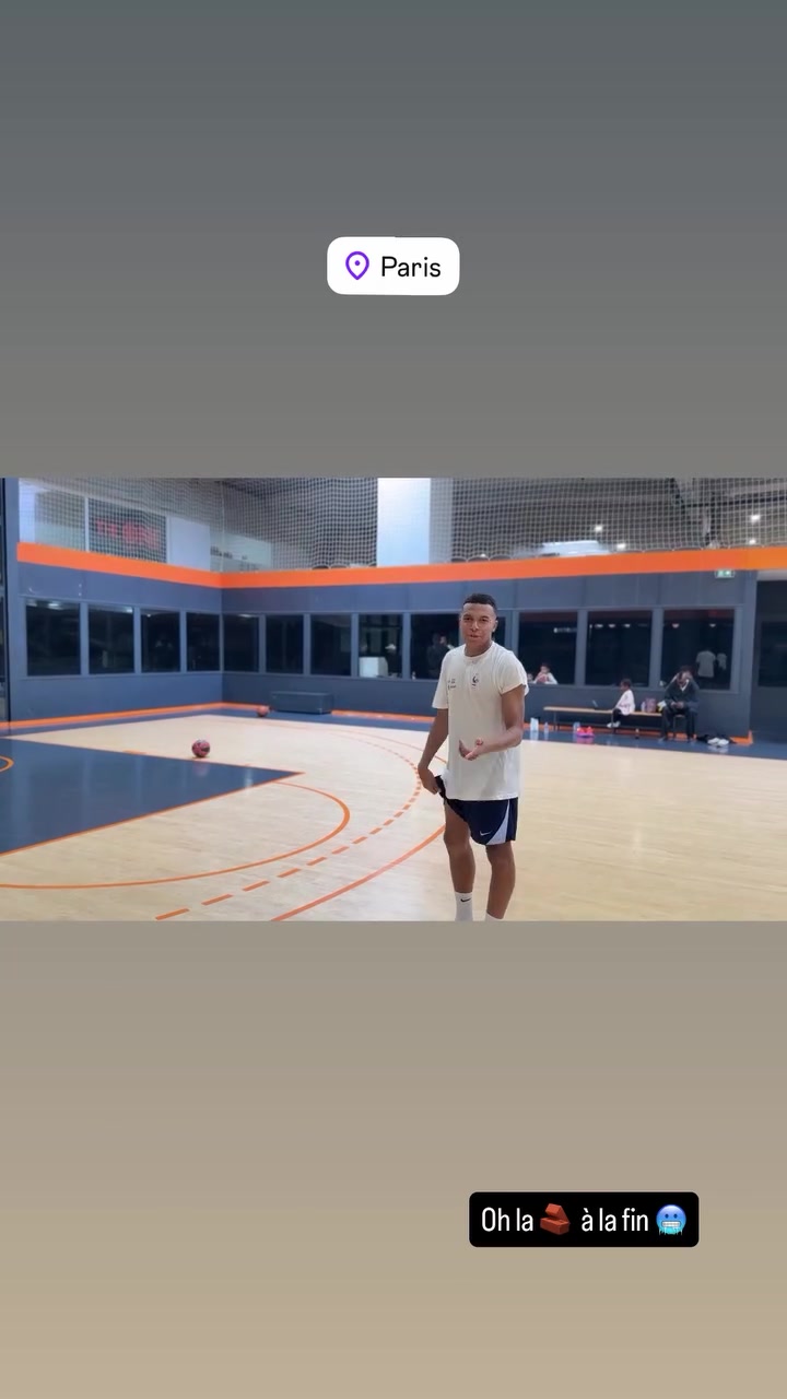 华体会入口-神龟尖叫！姆巴佩挑战连进3个3分球，梅开二度后戴帽失败痛苦大喊